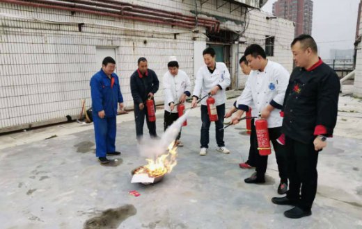 警鐘常鳴  培訓(xùn)常抓   安全意識記心中  —— ---華康賓館對第一批以工代訓(xùn)人員進行培訓(xùn)